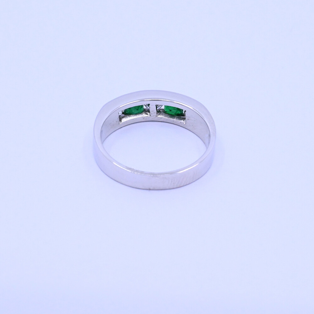 Anillo medio sin fin oro 18k blanco engarce carril con esmeraldas y brillantes Anillo medio sin fin oro 18k blanco engarce carril con esmeraldas y brillantes