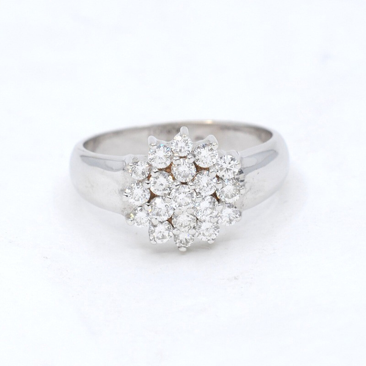 Anillo Oro Blanco 18Kts Y Brillantes. 