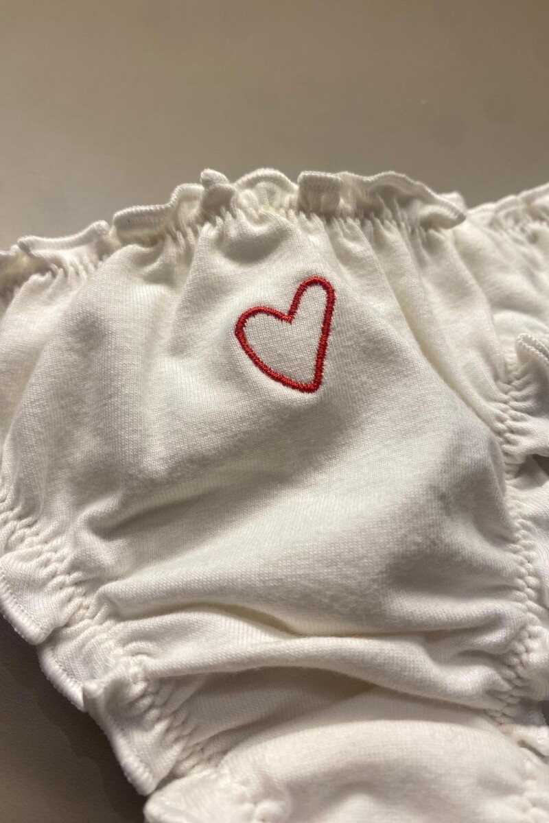 B39 Cata Less Bordado en Algodón Crema