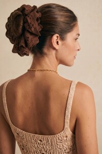 Scrunchie Broderie Chocolate