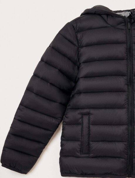 CAMPERA UNISSEX PUFFER CON CAPUCHA Y BOLSILLOS NEGRO