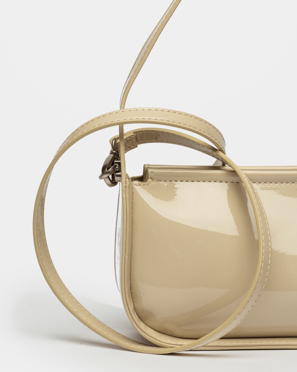 Cartera Al Hombro Leaf en Efecto Cuero Charol Natural