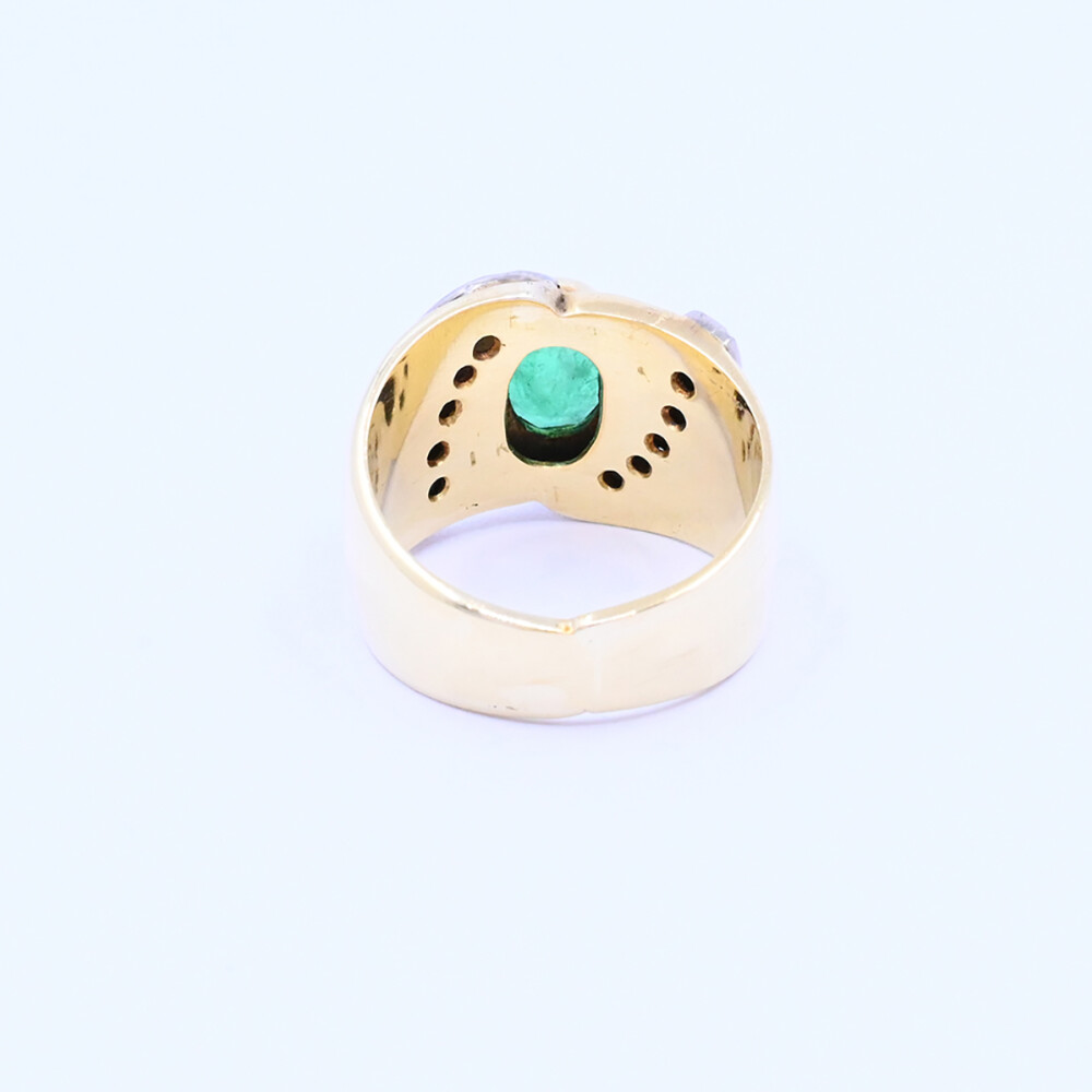 Anillo oro 18k con brillantes y esmeralda. Anillo oro 18k con brillantes y esmeralda.