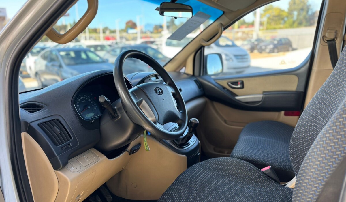 Hyundai H1 12Plz Minibus Diesel - 2014 Hyundai H1 12Plz Minibus Diesel - 2014