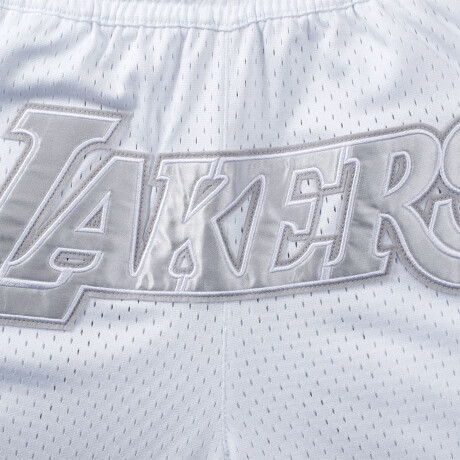 SHORT DE HOMBRE NBA FRONT FELT BASE LOGO REGULAR FIT Lakers