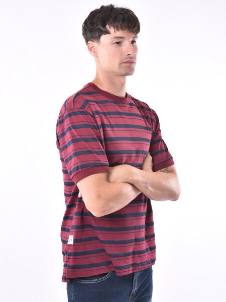 REMERA RELEVO BORDEAUX