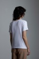 Remera con botones metálicos en hombro blanco