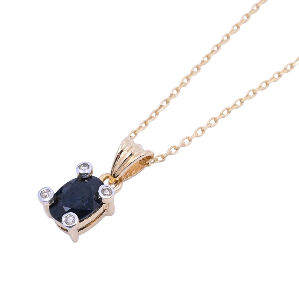 Colgante oro 18k con zafiro azul oval y 4 brillantes. Colgante oro 18k con zafiro azul oval y 4 brillantes.