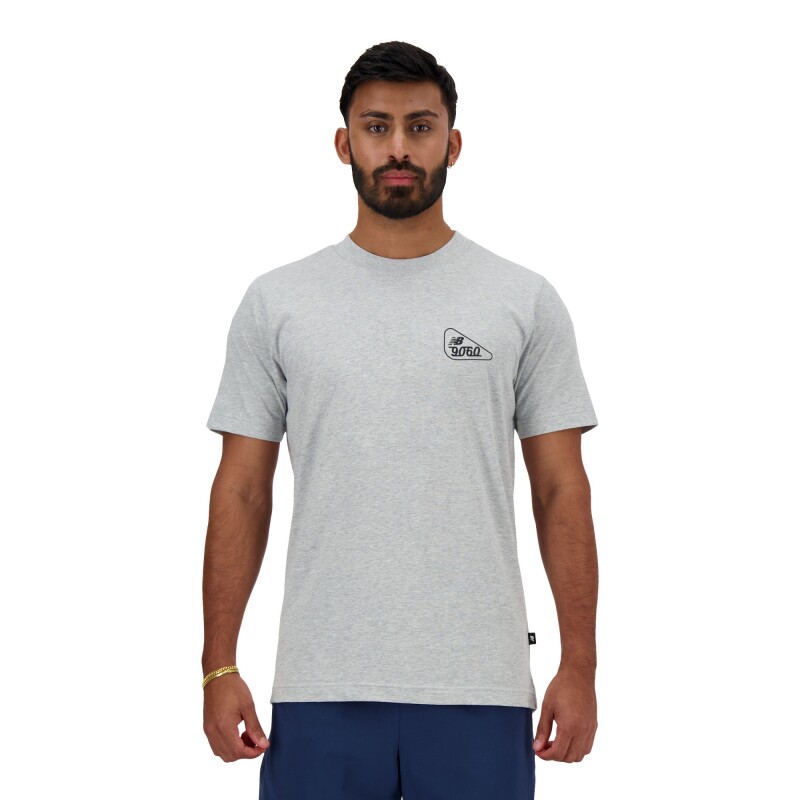 Remera New Balance de Hombre - 9060 Sketch - MT41940 ELD