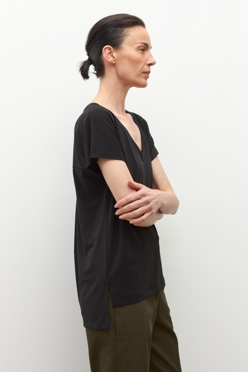 Blusa escote V negro