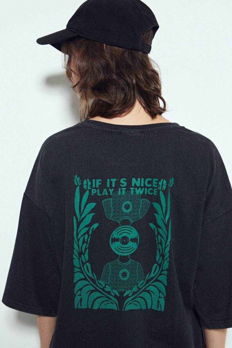 REMERA FRAXINUS Negro