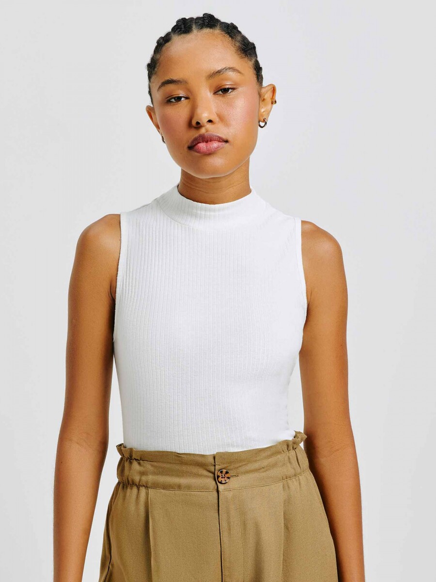 MUSCULOSA DE CUELLO ALTO EN TELA ACANALADA - BLANCO 