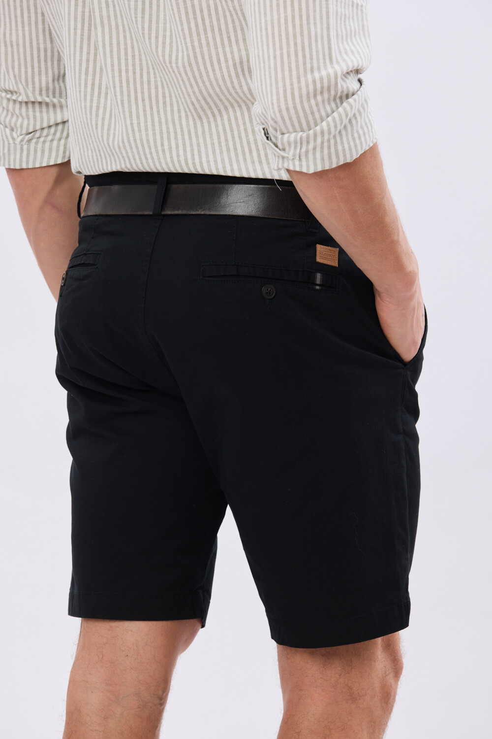 BERMUDA CLASICA CON ELASTANO Negro