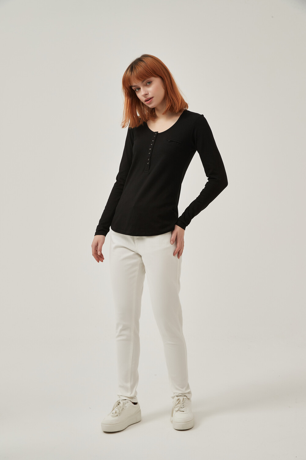 Remera Aman Negro