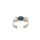 Anillo Estilo Antiguo En Platino Con Brillantes Laterales Y Zafiro Central Anillo Estilo Antiguo En Platino Con Brillantes Laterales Y Zafiro Central