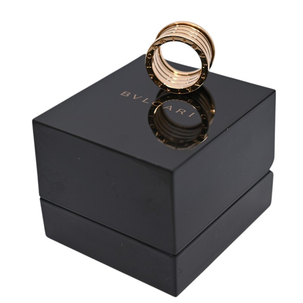 Anillo Bulgari B.Zero1 Four-Band oro 18k amarillo con estuche. Anillo Bulgari B.Zero1 Four-Band oro 18k amarillo con estuche.