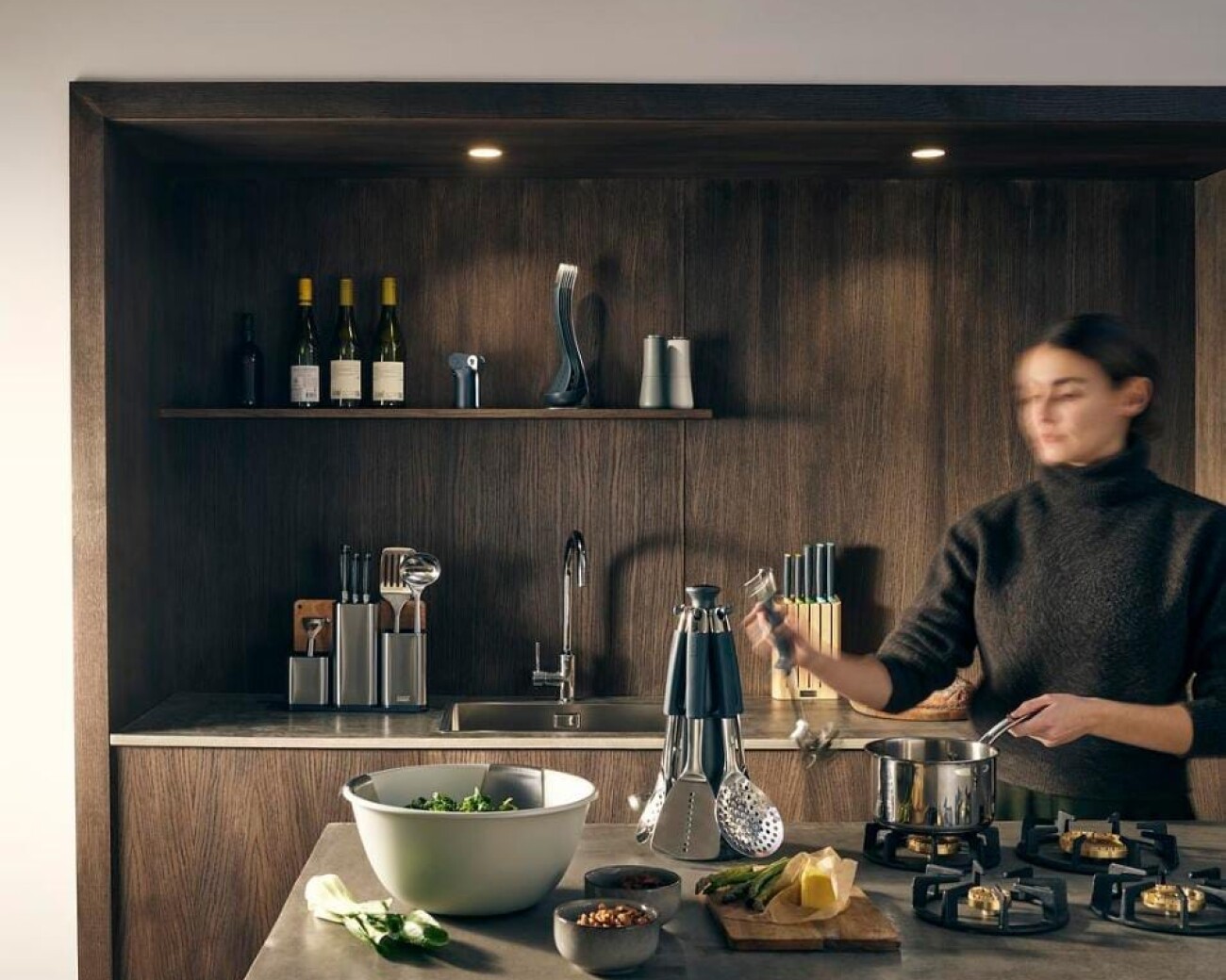 Utensilios de cocina con carrusel giratorio - set de 6 utensilios en acero inox. Utensilios de cocina con carrusel giratorio - set de 6 utensilios en acero inox.