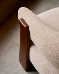 Butaca Granite chenilla beige y patas de madera maciza fresno acabado nogal FSC 100%