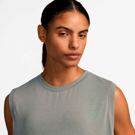 Remera Nike One Relaxed Dri Fit Tank de Mujer Gris