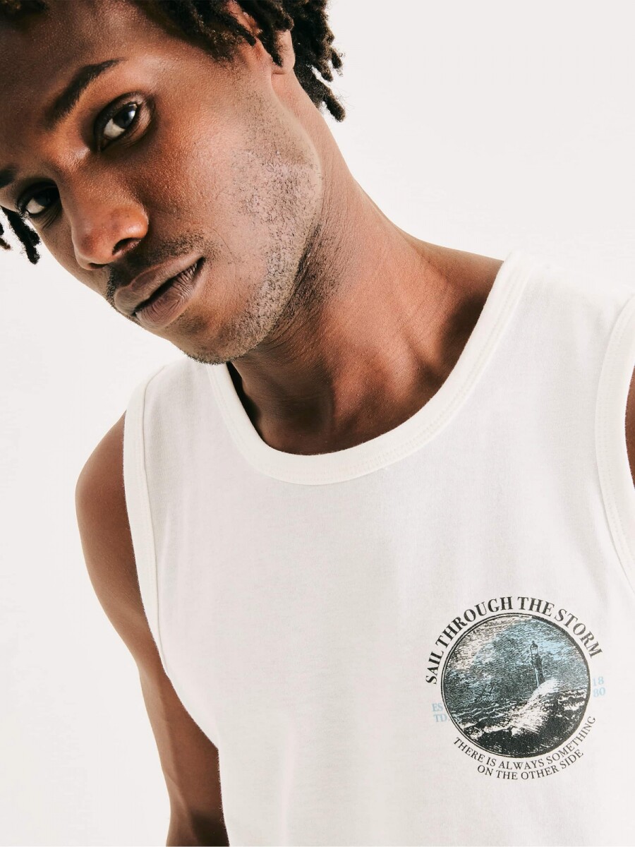 MUSCULOSA CON ESTAMPA - BEIGE 