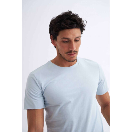 Remera básica Calt Cielo