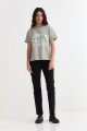Remera m/c estampada colección Urbana VERDE OLIVA