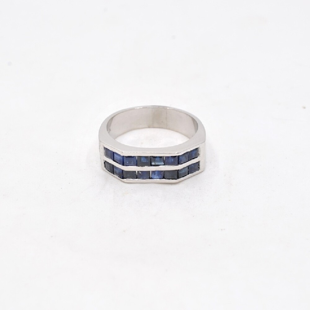 Anillo En Oro 18K Blanco Y Zafiros. Anillo En Oro 18K Blanco Y Zafiros.