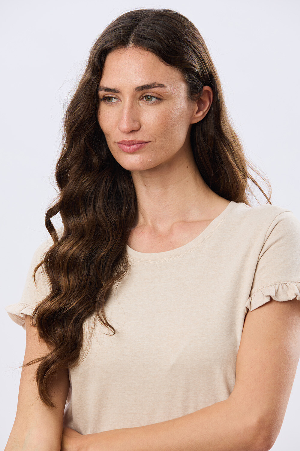 REMERA DE ALGODÓN CON VOLADO Beige