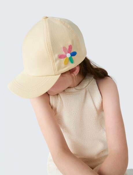 GORRO INFANTIL CON BORDADO AMARILLO