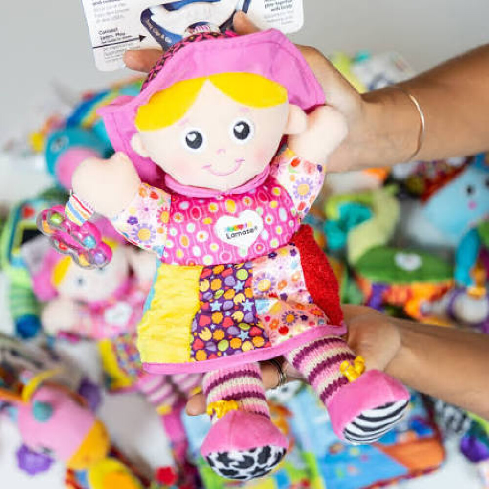 Colgante XL LAMAZE emily muñeca bebe Colgante XL LAMAZE emily muñeca bebe
