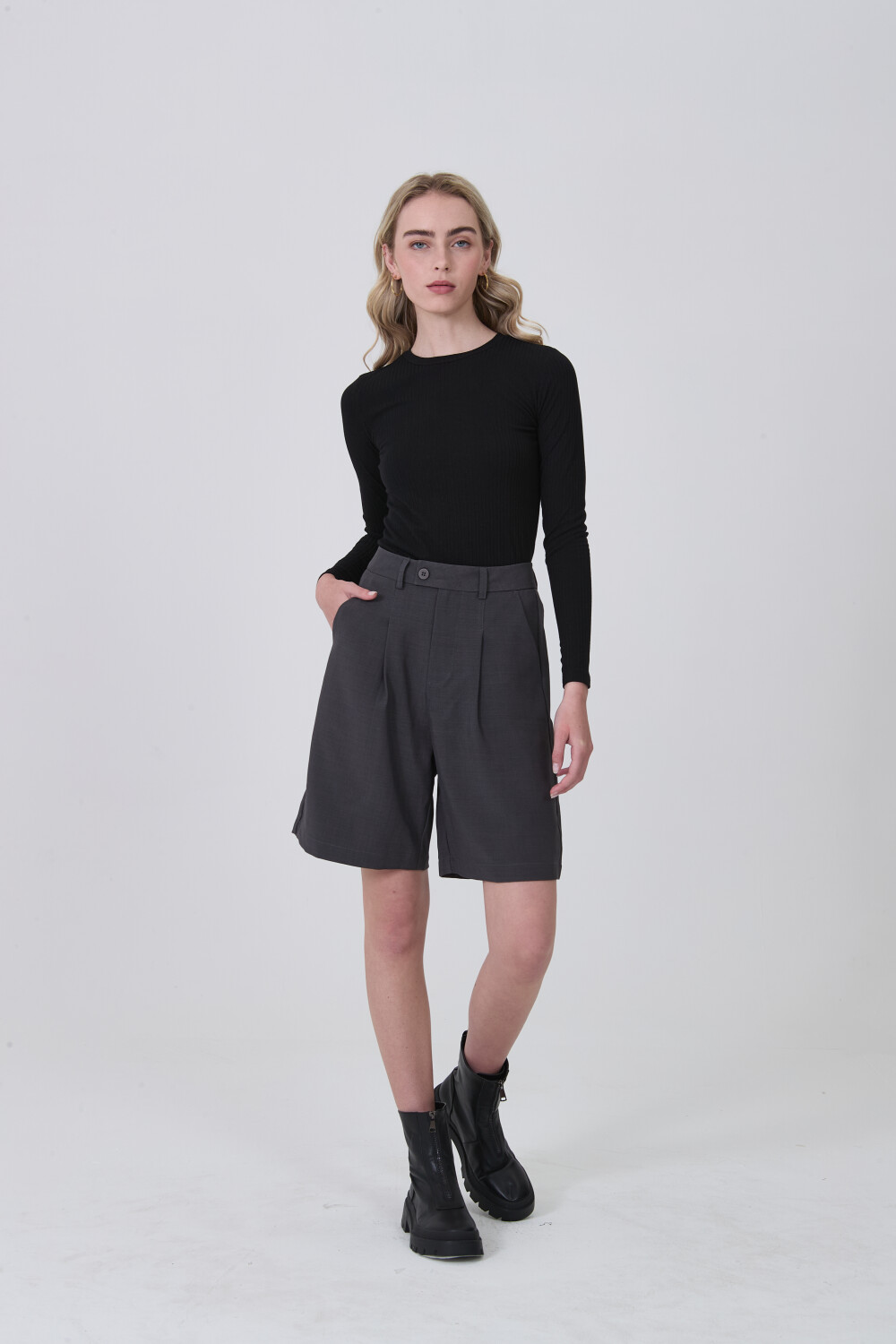 Bermuda Evarel Gris Medio