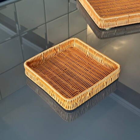 Bandeja De Rattan Sintético Cuadrada 24cm x 24cm x 4.5cm Bandeja De Rattan Sintético Cuadrada 24cm x 24cm x 4.5cm