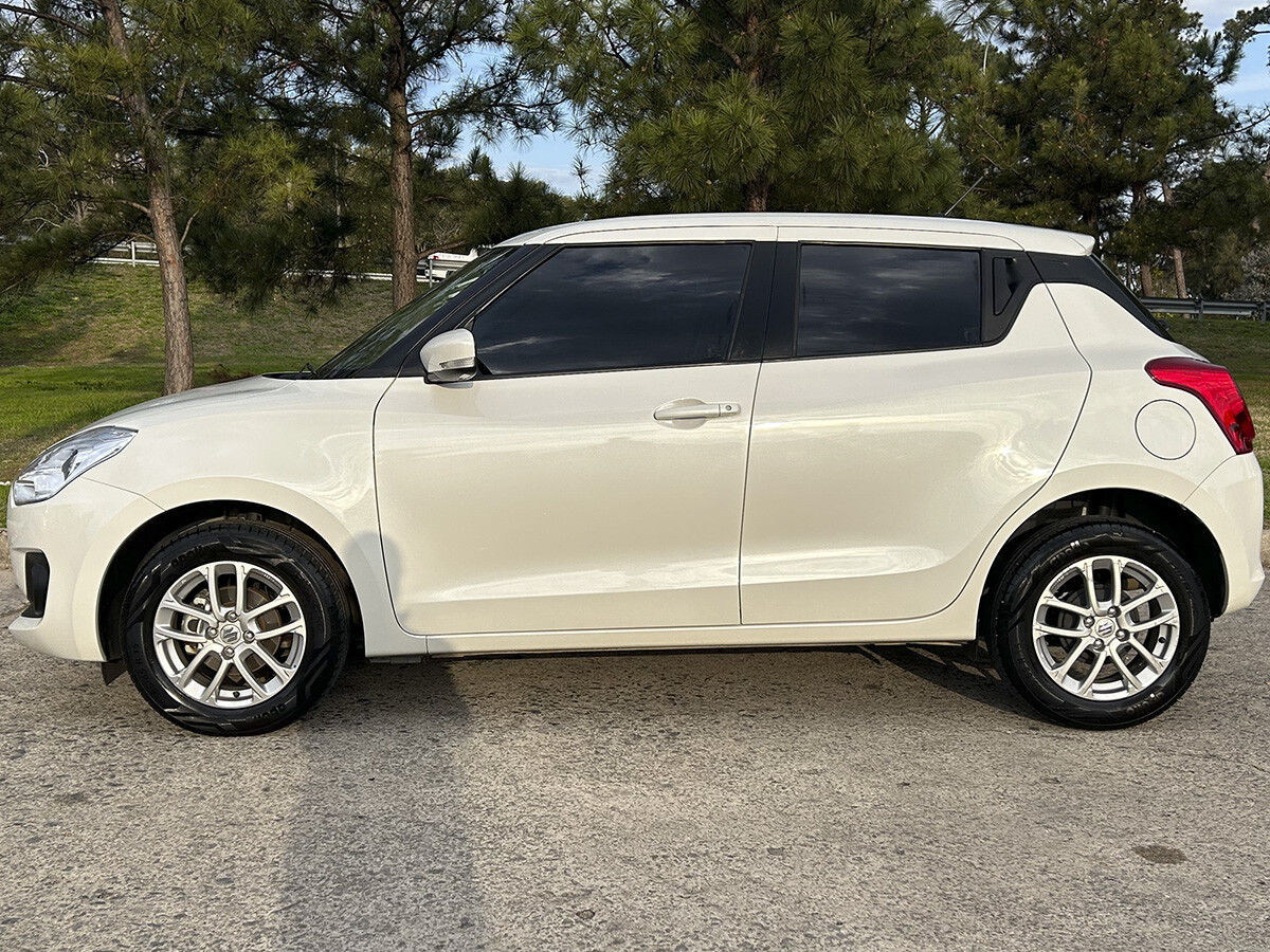 Suzuki Swift GL 2024 EXCELENTE ESTADO! | Permuta / Financia Suzuki Swift GL 2024 EXCELENTE ESTADO! | Permuta / Financia