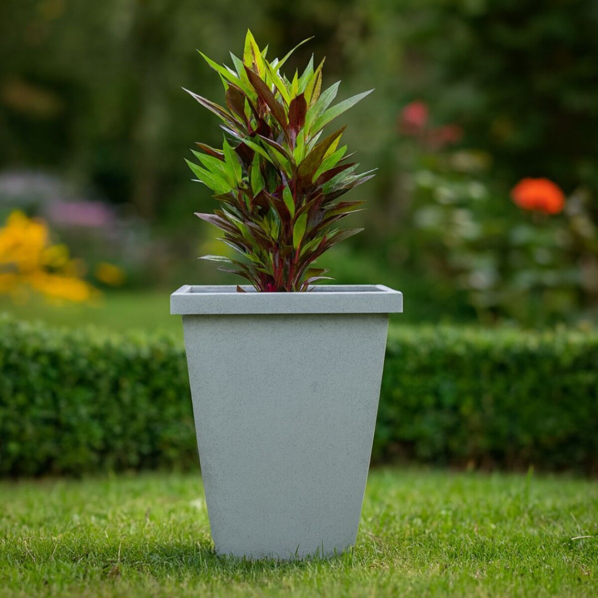 MACETA AZTECA PIRAMIDAL 17 LITROS GRIS GRANITO 