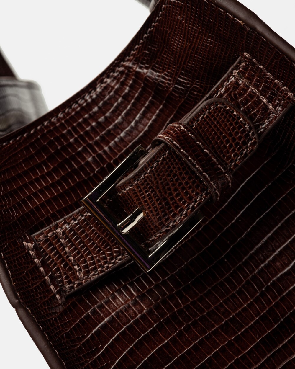 Cartera de Mano The Roots En Cuero Grabado Lagarto Marron