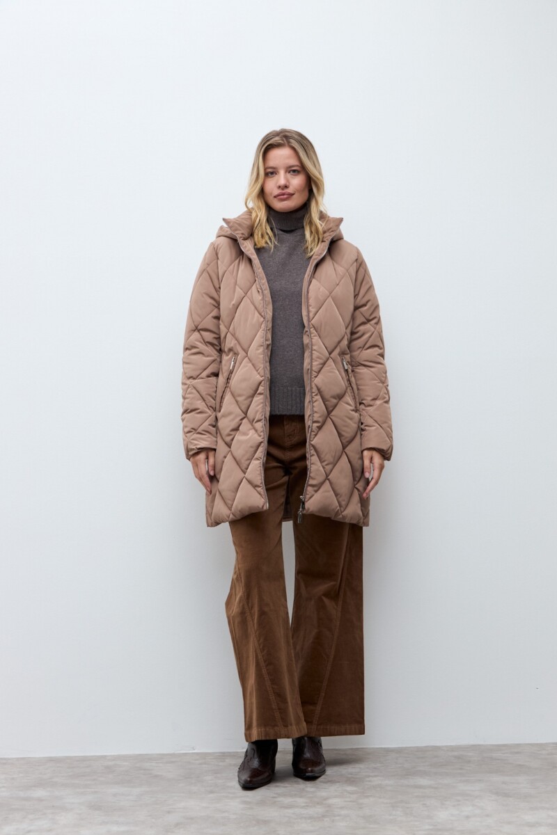 Campera capitoneada con capucha tostado