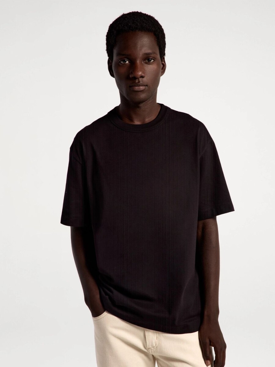 CAMISETA TEXTURIZADA EN TEJIDO DE PUNTO - NEGRO 