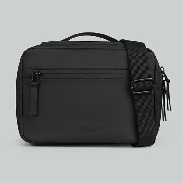Bandolera Gaston Luga Dash Horizontal Vertical Impermeable Color Negro