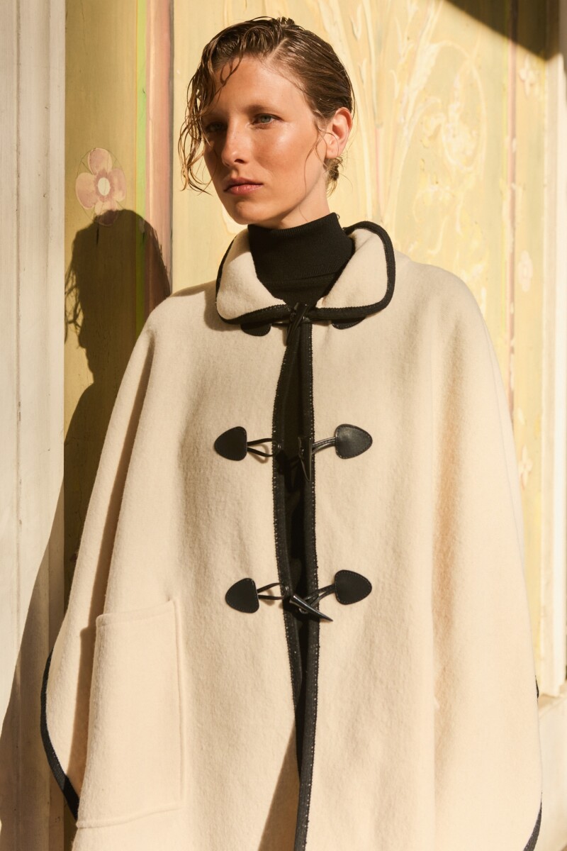 Capa alamares y bolsillos - crudo 