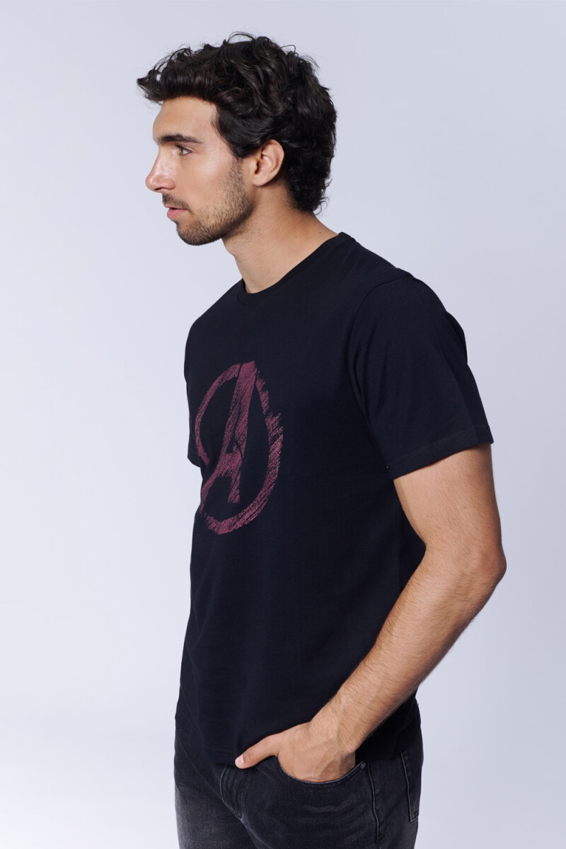 Remera Avengers Negra