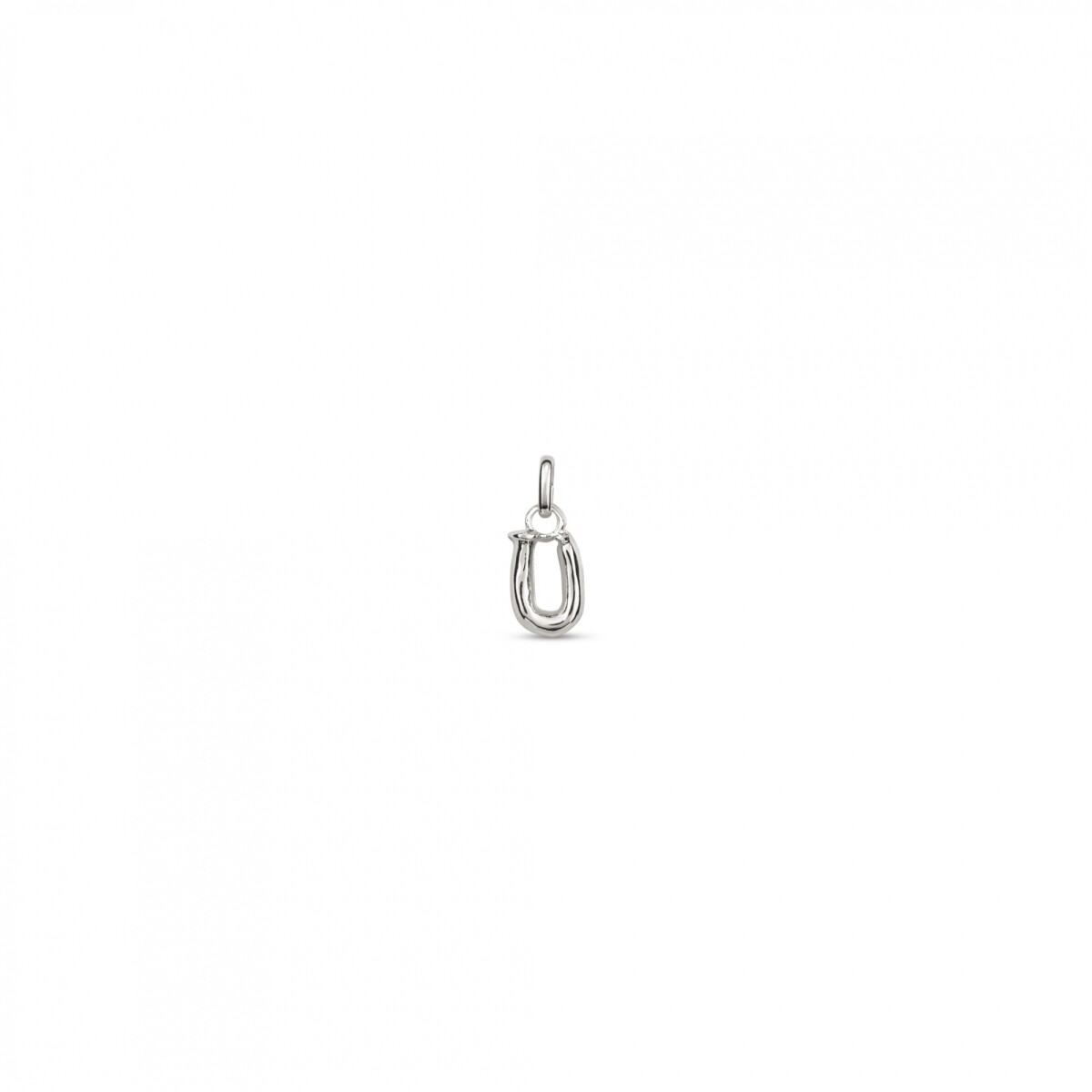 CHARM DE ALEACION DE METALES BAÑADO EN PLATA DE LEY CON FORMA DE LETRA U CON ARGOLLA - Charm 