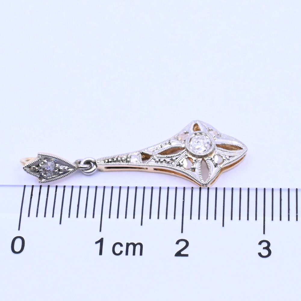 Colgante oro 18k antiguo con brillantes y diamantes. Colgante oro 18k antiguo con brillantes y diamantes.