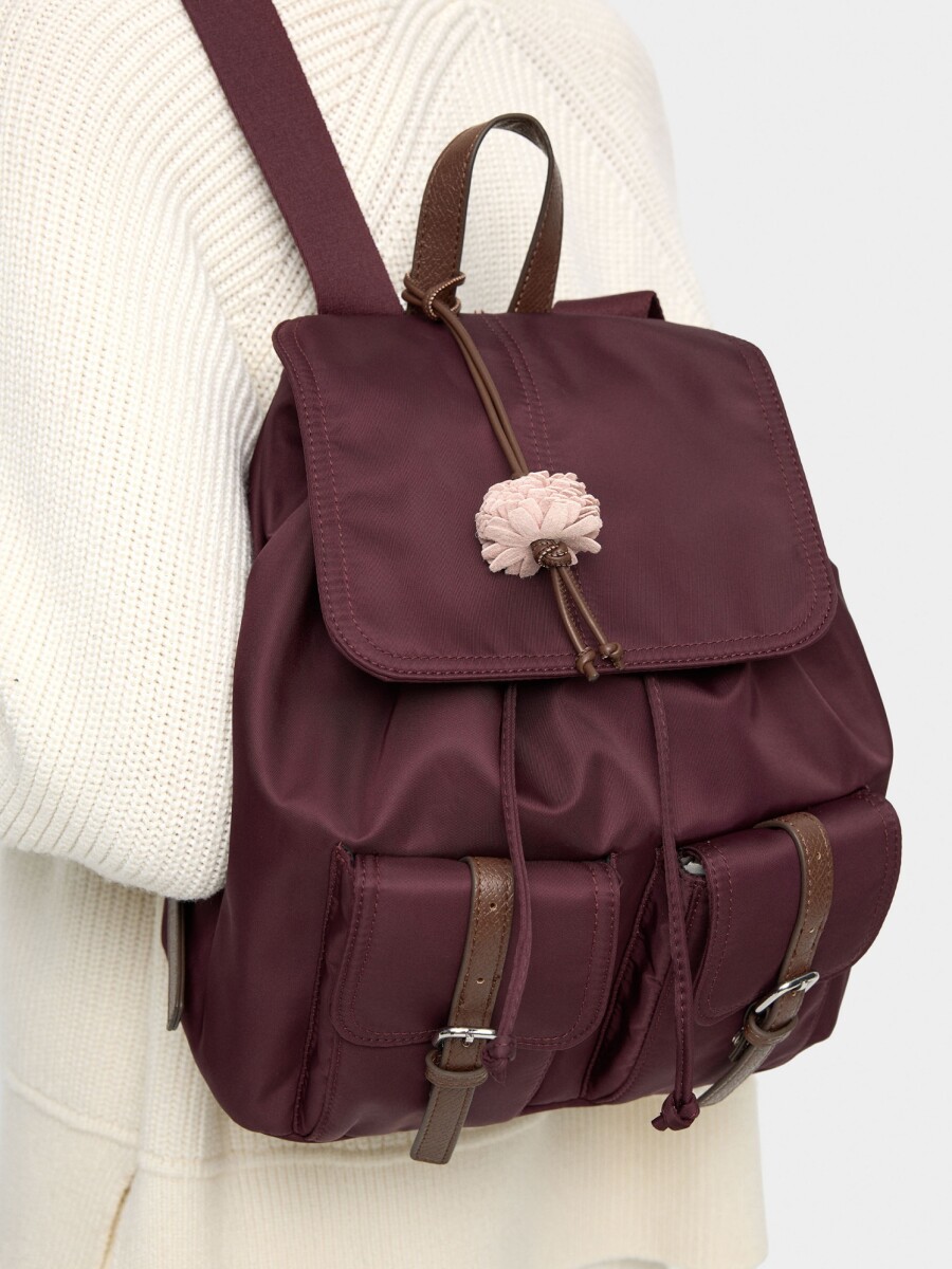 Mochila De Nylon Con Colgante burdeos