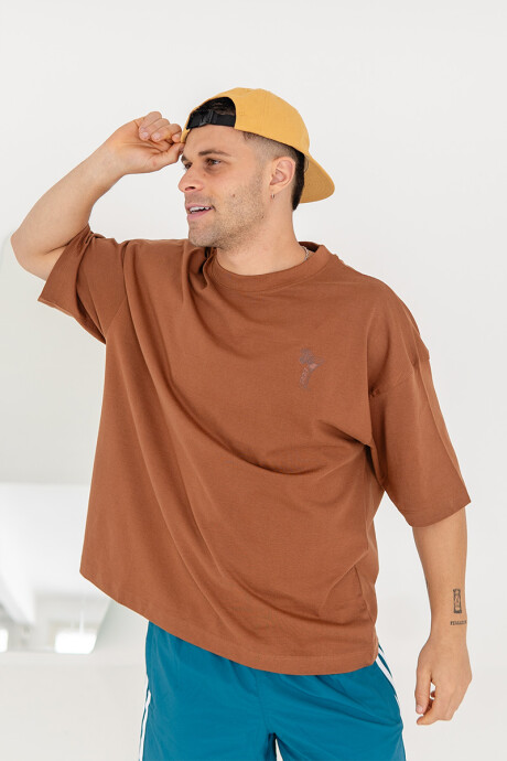 Remera Pulau 888 Marrón