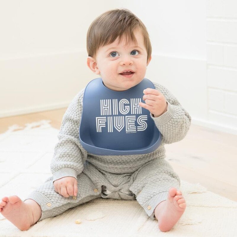Babero de silicona con bolsillo High Five