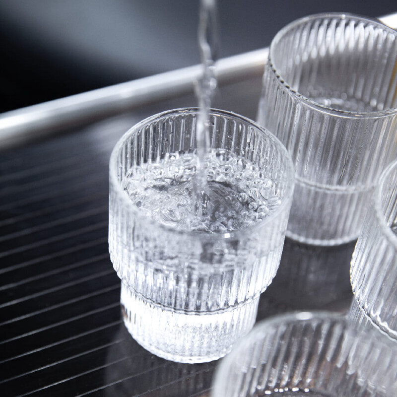 Vaso de vidrio acanalado apilable chico Vaso de vidrio acanalado apilable chico