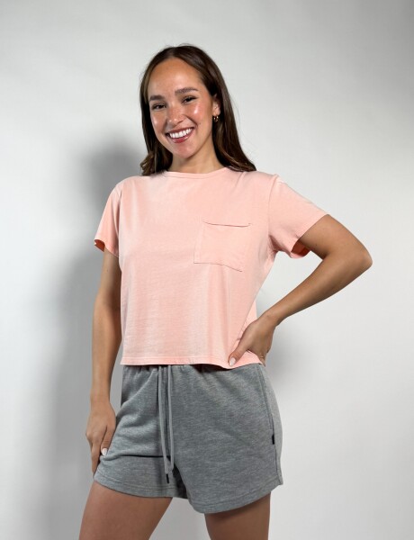 Remera con bolsillo Caro Coral
