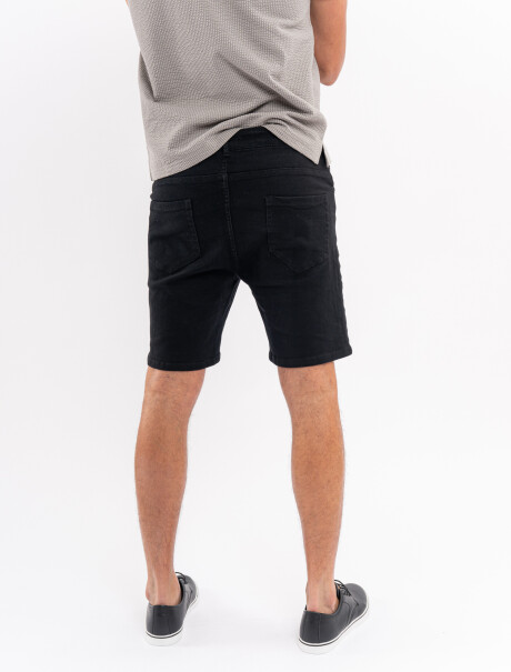 Bermuda color negro