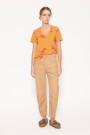 REMERA KISSES Camel