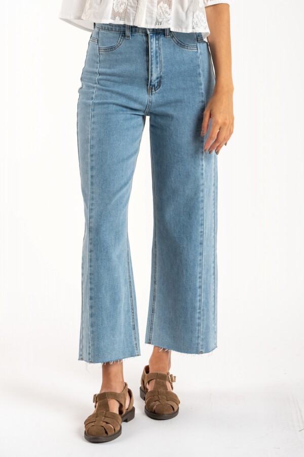 Jean Recto Con Cortes Denim